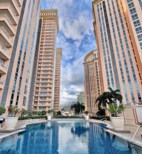 Venice Lux Residences Taguig * مانيلا