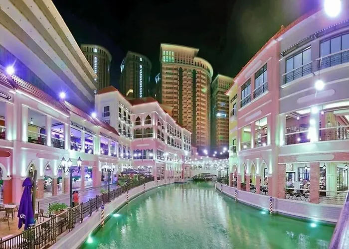 Venice Lux Residences Taguig * مانيلا