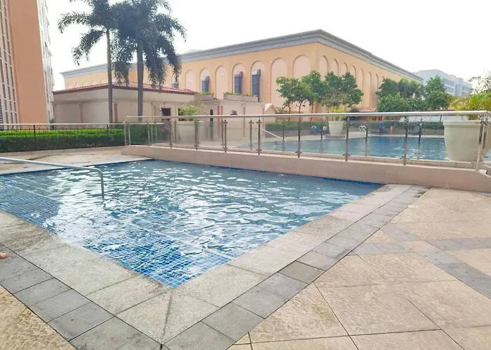 Venice Lux Residences Taguig * مانيلا