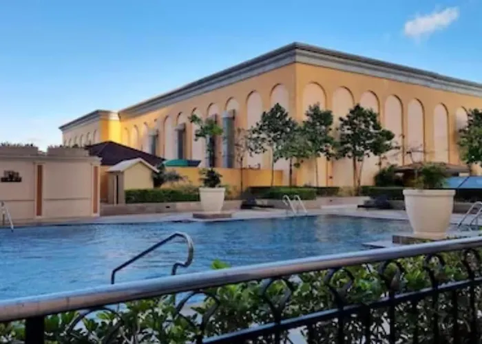 Venice Lux Residences Taguig * مانيلا